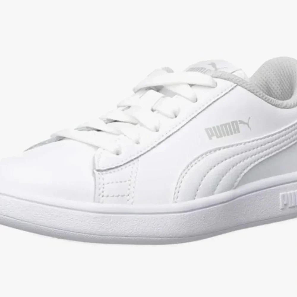 Kids Puma Smash V2 gently used white leather tie up sneaker Size 4